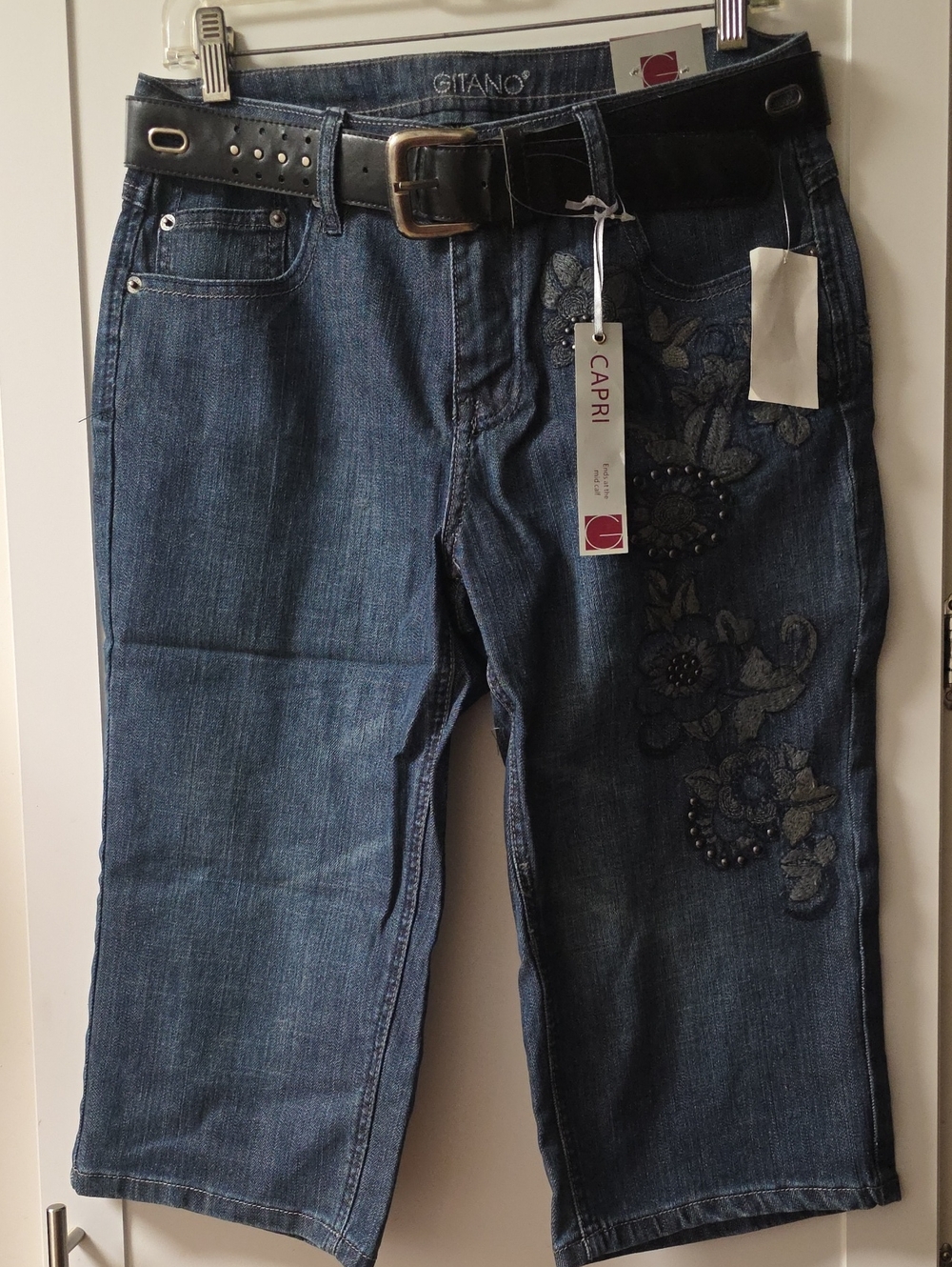 Gitano Dark Blue Denim Capri with Embroidered Floral Accent & Studs Size 10